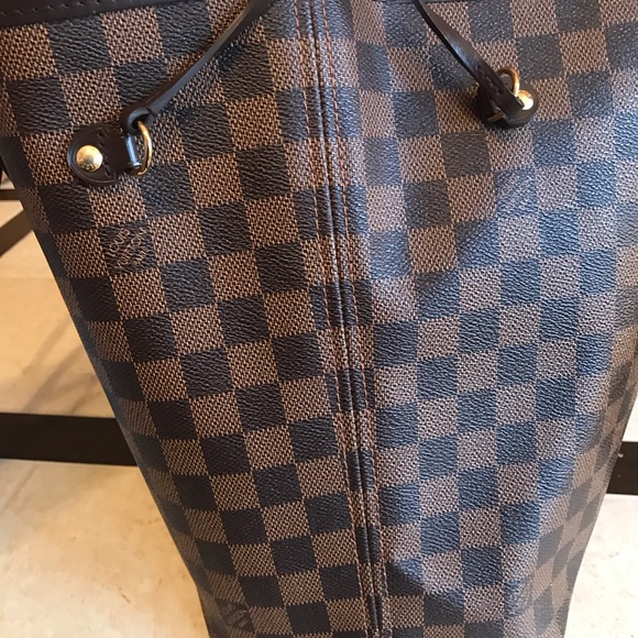 **SOLD**Louis Vuitton Neverfull MM - Picture 4 of 8